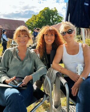 Jane Seymour Instagram - Sisters on set! 🤩 Can’t wait to share what’s next for #HarryWild!