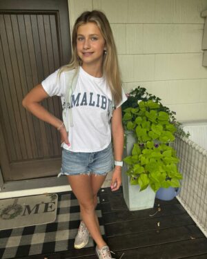 Janelle Pierzina Instagram - Violet’s first day of school! She is starting the 7th grade and I couldn’t be more proud of her. 
She wants to go to law school and become a dog mom when she grows up. 

Pictured with one of
Her best friends Olive Patterson