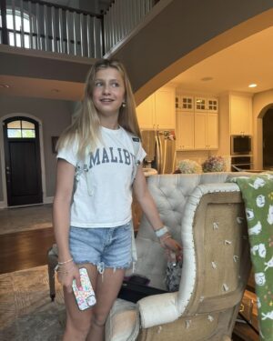 Janelle Pierzina Instagram - Violet’s first day of school! She is starting the 7th grade and I couldn’t be more proud of her. 
She wants to go to law school and become a dog mom when she grows up. 

Pictured with one of
Her best friends Olive Patterson