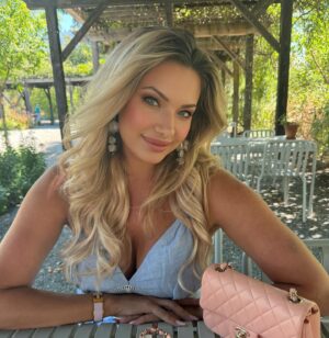Janelle Pierzina Instagram - Cheers to the finer things in life 🍇✨🍷