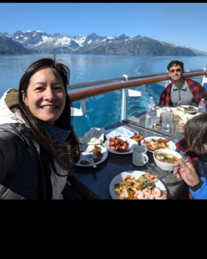 Janet Hsieh Instagram - Just had an EPIC trip to Alaska on @princesscruises @princesscruisestw get ready to be bombarded with photos and videos. Maybe I got back into travel show hosting again 😁 😁 😁 
這次是慶祝我爸爸80歲生日！！接下來會有很多照片跟影片跟你們分享。真的太太太美太好玩！哇。是不是開始想念出外景了我？？？ #公主遊輪台灣