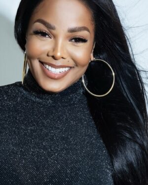 Janet Jackson Instagram - New York, so good to be home! See u tonight in Brooklyn 😘

📸: @solaimanfazel
Hair & Makeup: @prestonmakeup
Styling: @theterriharris