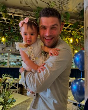 Janette Manrara Instagram - We’ve had the most amazing weekend celebrating Lyra! @aljazskorjanec parents and grandmother came over to spend time with/ her for her birthday and they brought along some beautiful lady bug decorations and cupcakes w/ Lyra’s many faces! Haha! We spent the day having a perfect family lunch, w/ a beautiful cake, and cuddles and love all day at home in the garden as the sun came out for our little sunshine! It was quaint, and warm and full of love ☀️🤍

Thank you so much for all of the beautiful birthday wishes! We are so happy in our little family bubble 🫶🏼