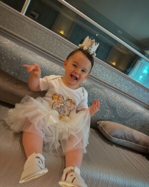 Janette Manrara Instagram - I have loads of memories to share w/ you all from our little getaway, plus some VERY useful holiday tips for travelling w/ a little one that I learnt along the way. 
But this was too sweet to not share ASAP! The crown, onesie, and skirt are all from @georgiebellesboutique They make really beautiful items that were perfect for this special occasion, and comfortable enough that Lyra actually kept it on! Haha! #iykyk 🫶🏼

Thanks @mumandme_app for the introduction! 

#babycrown #birthdayoutfit #georgiebellesboutique #littleprincess #littlelady #toocute #gifted
