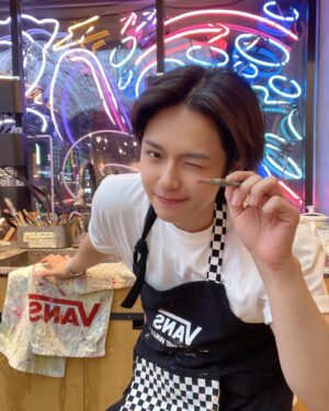 Jang Do-yun Instagram - #vans #custom