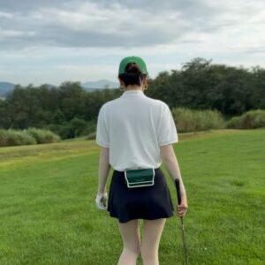Jang Ga-hyun Instagram - 골프 언제 늘어요???🤨
#오개월차 #뱀찾기게임
