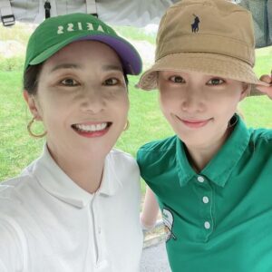 Jang Ga-hyun Instagram - 골프 언제 늘어요???🤨
#오개월차 #뱀찾기게임