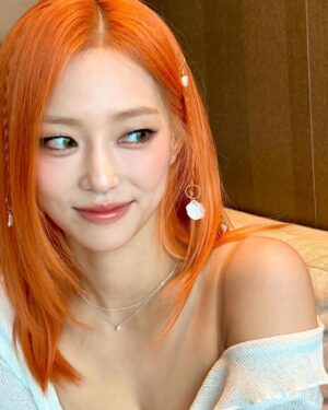 Jang Ye-eun Instagram - 👩‍🦰🧡✌️