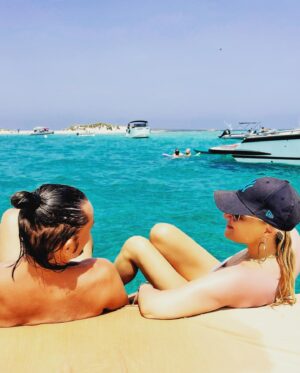 Janine Kunze Instagram - Formentera 🌊
#sealife #meerliebe #happyme #fische