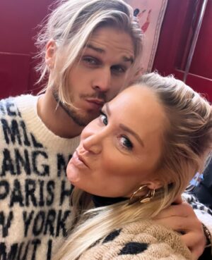 Janine Kunze Instagram - Love my job 😜
#läuft