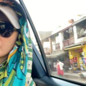 Janis Chan Instagram - 呢站黎到非洲 - 馬達加斯加🇲🇬
第一次黎，呢度小朋友教我講咗句 「sala」
好似係「hello」咁解 😀

#無窮之路4
#用兩個月拍七個國家
#第六國
#非洲
#馬達加斯加
#madagascar