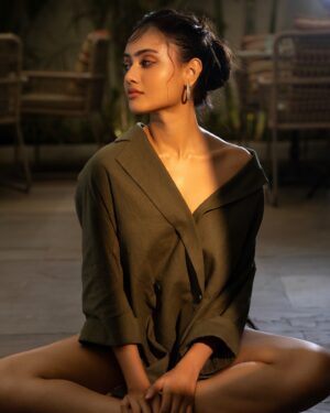 Janki Bodiwala Instagram - Dreaming with my eyes wide open.💭

Click- @maulikpatel.me 
Hair and makeup- @evara_099 
Style by- @fasionate_ 
Curated- @avanisoni18