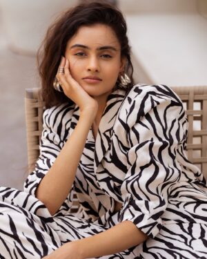 Janki Bodiwala Instagram - Old but I’m not that old
Young but I’m not that bold
And I don’t think the world is sold
I’m just doing what we’re told.

Captured by :- @maulikpatel.me 
Hair&makeup :- @evara_099 
Style by :- @fasionate_ 
Curated by:- @avanisoni18