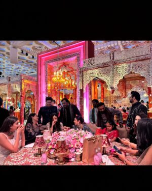 Janki Bodiwala Instagram - Deep gratitude to the Ambani Parivar for making us part of Anant and Radhika’s grand ceremony. A truly memorable evening💫 #arweddingcelebrations 👩🏻‍❤️‍👨🏻

Capturing the magic of a blissful evening😃✨