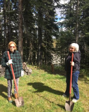 Jann Arden Instagram - The day my mother insisted on digging the grave for our rescue cat that passed away. Nadine was assisting and I was yelling orders. I still wear mom's green coat...although it's a bit tight around the boobs on me.