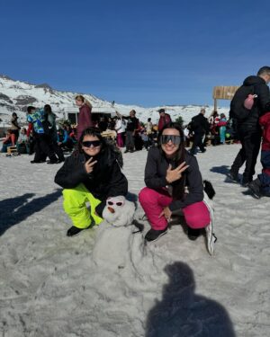 Jaque Khury Instagram - Um dia de sol na neve, ❄️ que oscilou de -5 pela manhã a 22 graus no meio da tarde. Até meu rosto queimou demais nessa neve . ahhhh… que dia lindo!!