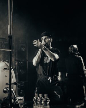 Jare Brand Instagram - Viikonloppuna vedettiin vuoden vikat keikat. Kiitos niistä! Nyt joulun viettoon. Rauhaa! ❤️
📸: @mitroboahene