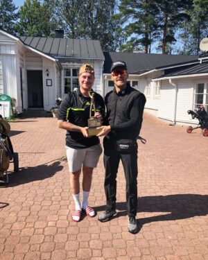 Jare Brand Instagram - Toolo Invitational back-to-back-to-back. 🏆🏆🏆
Kiitos Hane ja muut mukana olleet! #tooloinvitational ⛳️🏌🏼‍♂️