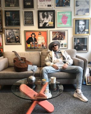 Jare Brand Instagram - Vauhdikasta viikon avausta kaikille! 🌎🌍🌏