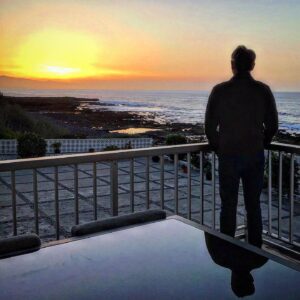 Jared Harris Instagram - Having a quiet moment at sunset.

Photo taken by my partner in solitude, @allegrariggio 🧡