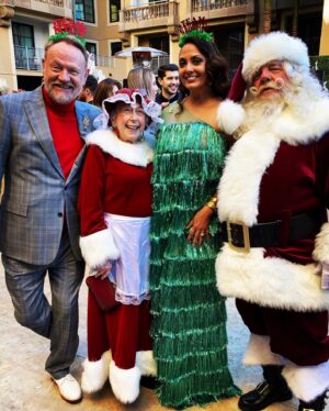 Jared Harris Instagram - Great capture by @tommaso_boddi_entertainment for @gettyentertainment at the @brooksbrothers holiday party! In this moment of hilarity, we saw our friend @actuallychristinahendricks in person (behind the photographer) since “the Before Times” and you can see how excited we were to not only be out, but see friendly faces.

Sincerest thanks & gratitude to @realarthurwayne @fisherpence & @stjude for having us. It was our first event in a very long time, and we thoroughly enjoyed ourselves…as you can see. 🥳

Thank you so much to @brooksbrothers for my festive attire. (and @rebeccahalpern for our tiaras🎄🤣) Dare I say, it beginning to feel a lot like Christmas! 

#TeamHarris
#BrooksBrothers
#HolidayParty