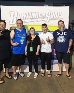 Jaret Reddick Instagram - The Chris Burney love on this tour is just amazing! From all of us, thank you all for continuing to send healing vibes and show your support for our friend, brother and band mate. It is truly magical! 
📸 @mmolina15