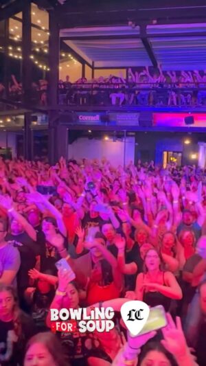 Jaret Reddick Instagram - Over a month since we turned 30!! What a night! #bowlingforsoup #anniversaryshow 
📸 @joegames.tv