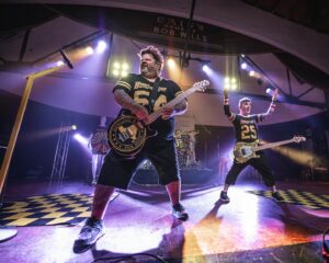 Jaret Reddick Instagram - SOLD OUT show at @cainsballroom ! 
Wow! What an incredible night. 
So many smiles! 

See yall in Omaha tonight!!! 
#bowlingforsoup 
📸 @c.coffeyphoto