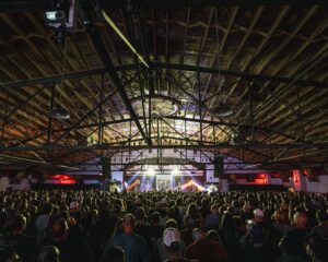Jaret Reddick Instagram - SOLD OUT show at @cainsballroom ! 
Wow! What an incredible night. 
So many smiles! 

See yall in Omaha tonight!!! 
#bowlingforsoup 
📸 @c.coffeyphoto