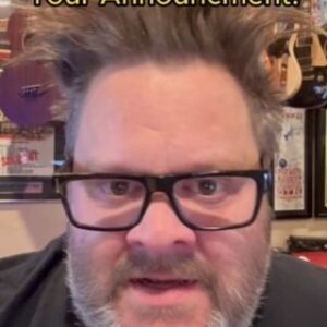 Jaret Reddick Instagram - It’s almost time!! ! Hope to see yall! #bowlingforsoup #bowlingforsoup1985 #poppunk #poppunkmusic #eternalboy #keepflying @eternalboymusic @bfs_official @keepflyingband