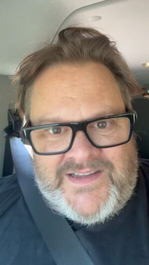 Jaret Reddick Instagram - How do you eat #pistachios? Am I wrong? #mixednuts #nuts #amiwrong #flathairjaret