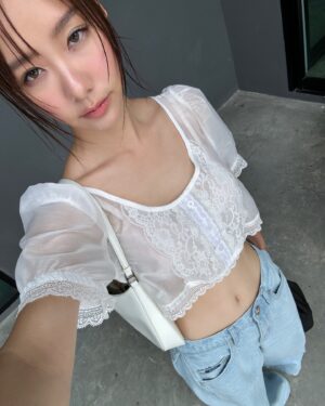Jarinporn Joonkiat Instagram - 💘🙂🙃