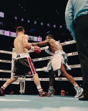 Jaron Ennis Instagram - LEGENDARY NIGHTS✨ HISTORY🌟! 5th ROUND STOPPAGE 😈 #ANDSTILL🤴🏾💫 #PIACTour😮‍💨
