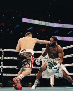 Jaron Ennis Instagram - LEGENDARY NIGHTS✨ HISTORY🌟! 5th ROUND STOPPAGE 😈 #ANDSTILL🤴🏾💫 #PIACTour😮‍💨