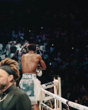 Jaron Ennis Instagram - LEGENDARY NIGHTS✨ HISTORY🌟! 5th ROUND STOPPAGE 😈 #ANDSTILL🤴🏾💫 #PIACTour😮‍💨