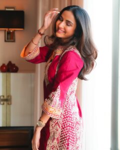 Actress Jasmin Bhasin HD Instagram Photos and Wallpapers August 2024