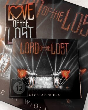 Jasmin Wagner Instagram - OUT NOW! LOTL live at @wackenopenair.official 
DVD, Blue-ray disc und Audio CD all in one! 💿 

Ganz besonders toll sind natürlich Titel 08 & 09 🤫🤟🏽

#wacken #wackenopenair #lotlxblümchen #thelook #lordofthelost #featblümchen #lotlfeatblümchen
