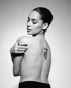 Jasmine Curtis-Smith Instagram - 🤍 

📸 @jumigo_rafols 
💎 @julbdizonjewellery 
✨ @clairefernando_ @qurator_studio 

🖤