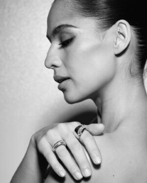 Jasmine Curtis-Smith Instagram - 🤍 

📸 @jumigo_rafols 
💎 @julbdizonjewellery 
✨ @clairefernando_ @qurator_studio 

🖤