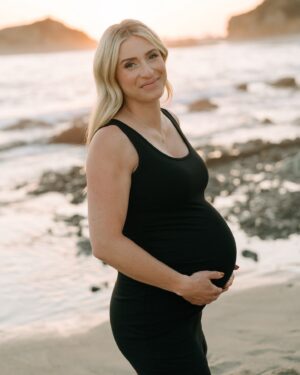 Jasmine Roth Instagram - Still thinking about how I feel about this tricky time in my life.  My body is growing a little human (so wild right!?), we’re packing everything we own to move to a new state, we’re selling our home in CA, I’m moving my HGTV show, my business, and my mom to Utah, building us a new house, and overall I’m just trying to make sure I’m still a good mom, wife, daughter, sister, friend, etc through it all.  It’s a lot!  It’s not bad, but definitely a lot of change.

I’ve been trying to focus on what a great opportunity this time is to pause, take a deep breath, remember that we’re all just doing our best, and then to keep on going! 😌

So appreciative of all the support for our little family, for my show, for our decision to move, and just a huge debt of gratitude for all the positivity you all throw my way every single day. 💛

Also, can’t wait to meet this little girl…

#BuildYourHappy #Pregnant #WomenWhoBuild