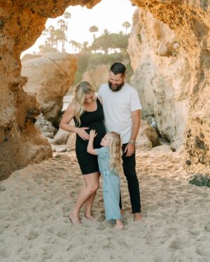 Jasmine Roth Instagram - Last days in California…💛💛💛

#RothFamilyStory #Pregnant #BuildYourHappy #MyWholeHeart

📷 : @stephaniesunderland