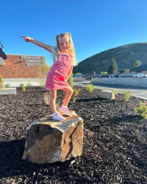 Jasmine Roth Instagram - That first day back to school vibe. 🕺🏼🪩😁 She couldn’t have been any cuter as she started a new school (Pre-K!) and then helped her mom at work for a little while. 🥹

Scroll to the end to see how the day ended - which any parent will confirm…means it was a good day.

#BuildYourHappy #MyWholeHeart #FirstTimeParents