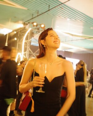 Jasmine Sim Instagram - what a way to celebrate ✨

@cartier 
#CartierTrinity #Trinity100Celebration #CartierSingapore