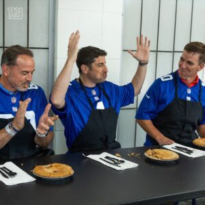 Jason Biggs Instagram - Mr. American Pie vs. Eli Manning in pie face 🤣

Link in bio to watch The Eli Manning Show!