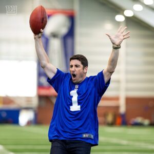Jason Biggs Instagram - Mr. American Pie vs. Eli Manning in pie face 🤣

Link in bio to watch The Eli Manning Show!