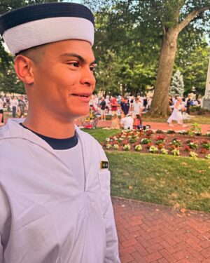 Jason Cabell Instagram - Good Luck, Hendo! Plebe Summer has started at @usnavalacademy @usna.2028 Go get some! See you in August.