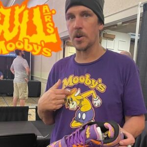 Jason Mewes Instagram - Thank you Tennessee for a nootchtastic weekend at @smoky_mountain_fan_fest! First time signing a Kanye album, guys like us just don’t fall out of the sky ya know ;) I am the comic con commander snootch!

#jayandsilentbob