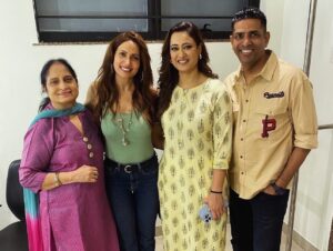 Jaswinder Gardner Instagram - I was invited to watch the incredible show “Ek Mai Aur Ek Two “ directed by my dear friend @paritosh.painter whom I’ve known for 24 years! Since our @mithibaicollege days 🎭✨

The direction was absolutely fantastic!  I loved the play from start to finish. The plot was so well-crafted, the script sharp, and the dialogues hilarious—I was in splits the entire time! 

It was a joy to reconnect @shweta.tiwari whom I hadn’t seen in 14 years. I had the opportunity to work with her @colorstv launch show “Jane Kya Baat Hui” my first show as a parallel lead & as always she was fantastic in this hilarious comedy that kept the audience captivated throughout. The entire cast delivered outstanding performances.

Had a wonderful time catching up with old friends @sejaldp12 @ninadkamatofficial @desai.dipan after a decade. What a memorable evening of great theatre and cherished connections!

#jaswindergardner #actors #theatre #bollywood #tv #television #reunion #oldfriends #shwetatiwari #ekmaiaurektwo #theatre #comedy #captivating #friendship #actorlife #collegefriends #memories