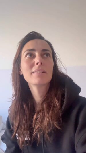 Javiera Díaz de Valdés Instagram - Está claro que la desconexión generacional es una realidad y esta vez le tocó a mi hija enseñarme 😅

Como mamá, yo nunca paro de enseñarle ni recomendarle las mejores opciones, es por eso que le conté sobre Más Lucas Joven de @santanderchile, una cuenta vista pensada para las nuevas generaciones que buscan manejar sus propias lucas de manera responsable y sin presiones “Topado!!!!” 😄💅🏼

Para sacarla es muy fácil!!!! Solo tienen que descargar la app del Banco Santander y contratar Más Lucas Joven.

#Publicidad