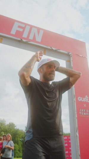 Jay Du Temple Instagram - « Je peux pas croire, mais je vais le dire pour la première fois: j’ai traversé le Canada à la course et à vélo. » 

Vidéo par @kevinmackinnon.ca 
Photos par @alexandre_champagne et @drowster